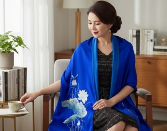 How to Care for a Silk Scarf Without Damaging It